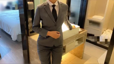 上来就指挥着我操她，不要拍了，用力操