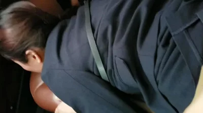 房产美女销售为了业绩也是不容易